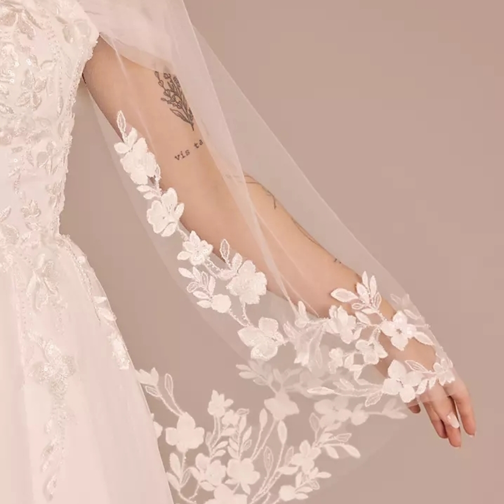 Floral Lace Mid-Length Veil